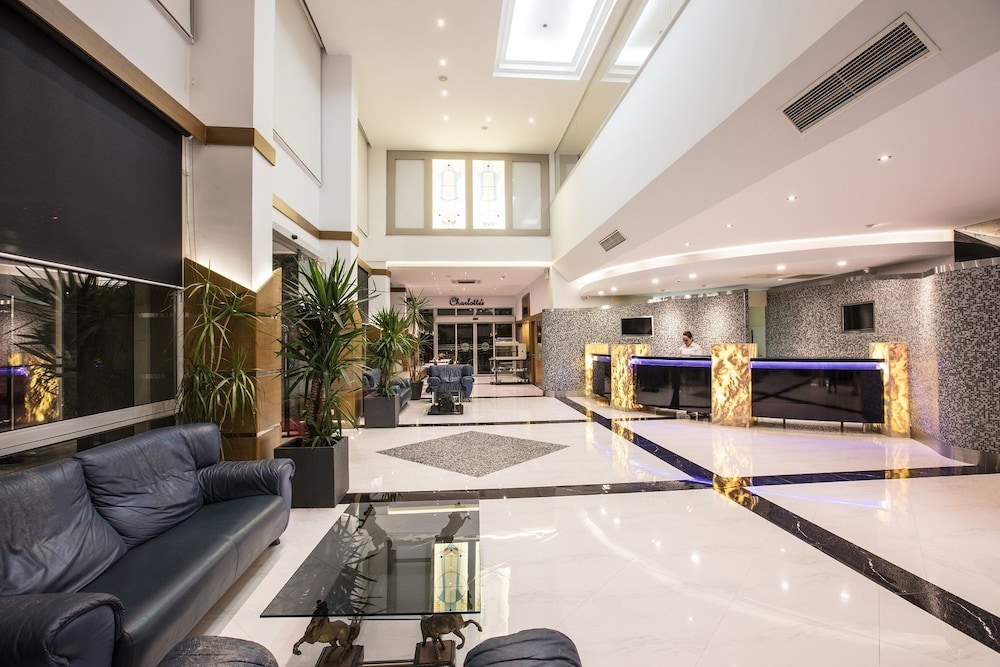 Marina Hotel & Suites Kusadasi