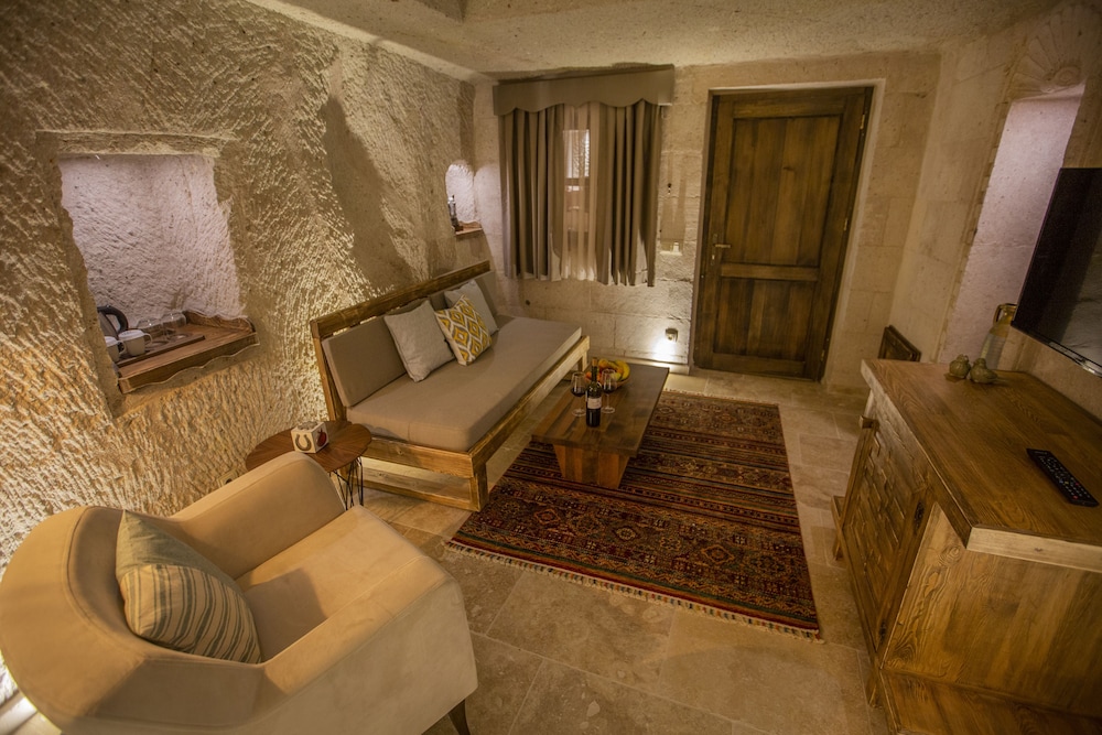 Anka Cave Suites