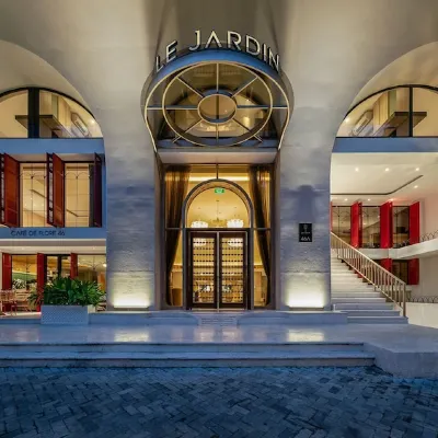 ハノイ ル ジャルダン ホテル & スパ 真武観周辺のホテル