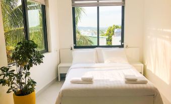 Friends Gay Guesthouse - Caters to Gay Men