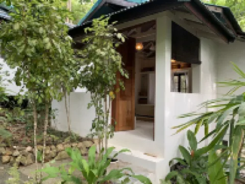 ココナッツ ビーチ バンガロー ボトルビーチ周辺のホテル