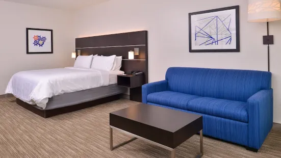 Holiday Inn Express & Suites Mall of America - MSP Airport