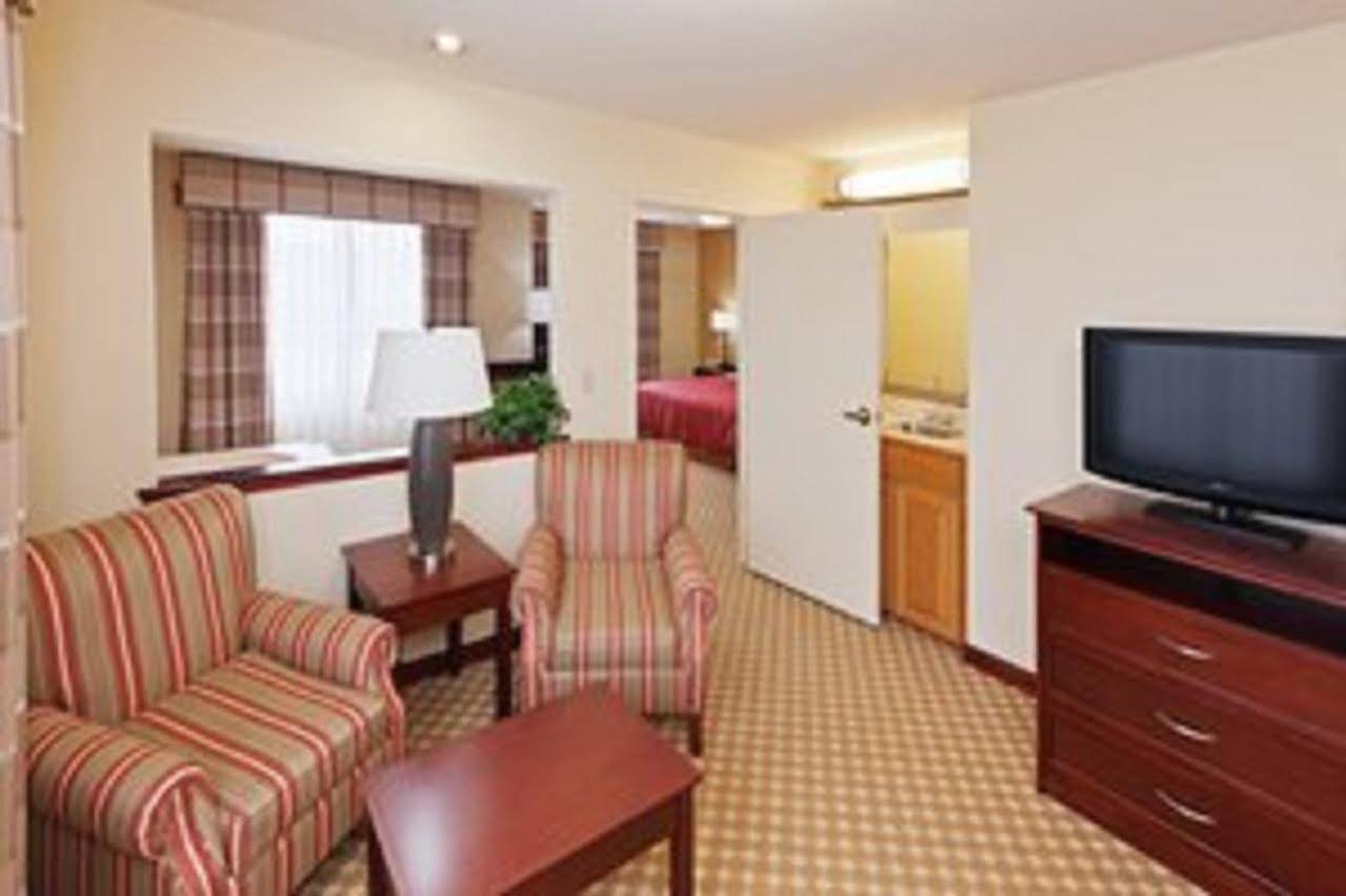 Holiday Inn Express Hotel & Suites Tulsa-Catoosa East I-44