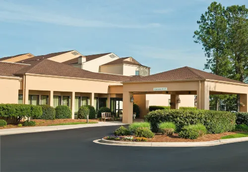 Courtyard Greensboro - بار