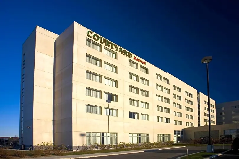 Courtyard Montreal Airport