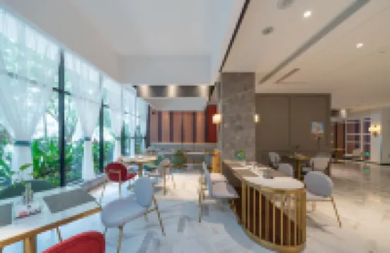 白玉蘭酒店（欽州灣廣場高鐵東站店） 欽州酒店