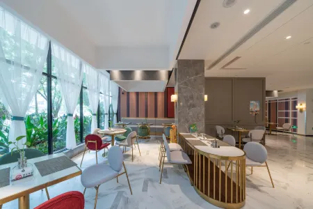 Magnotel (Qinzhou Bay Square east railstation hotel) Отели рядом с достопримечательностью «Qinzhou University Xianghuiyuan Campus»