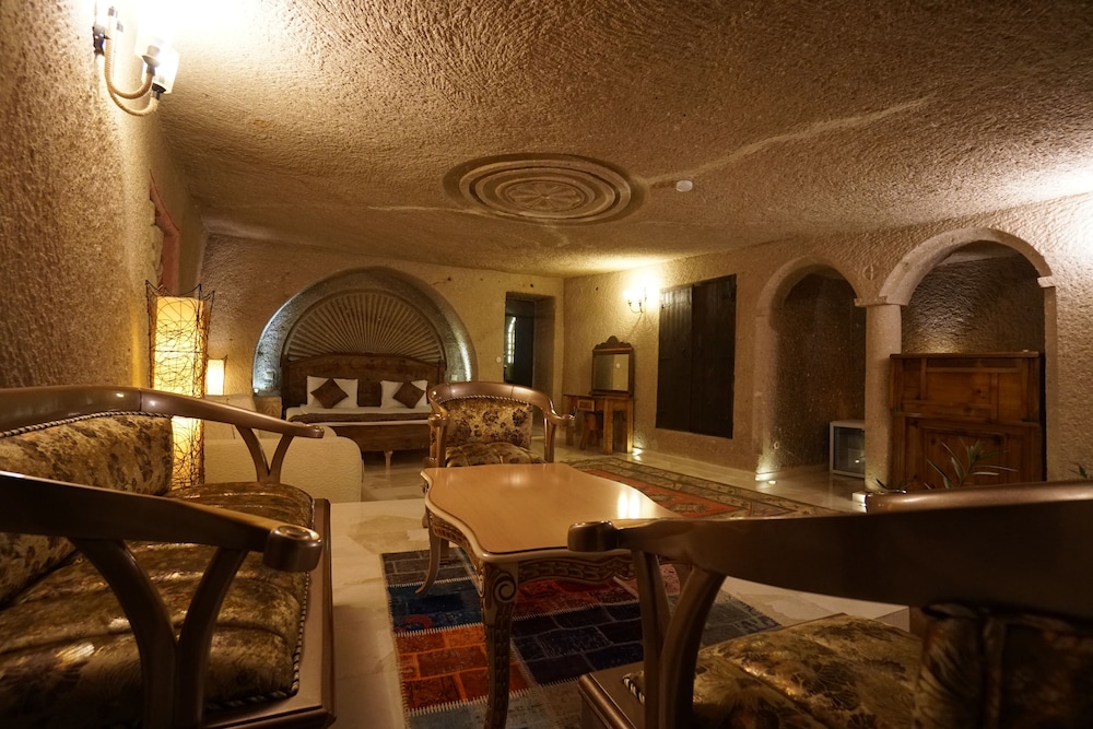 Roma Cave Suite