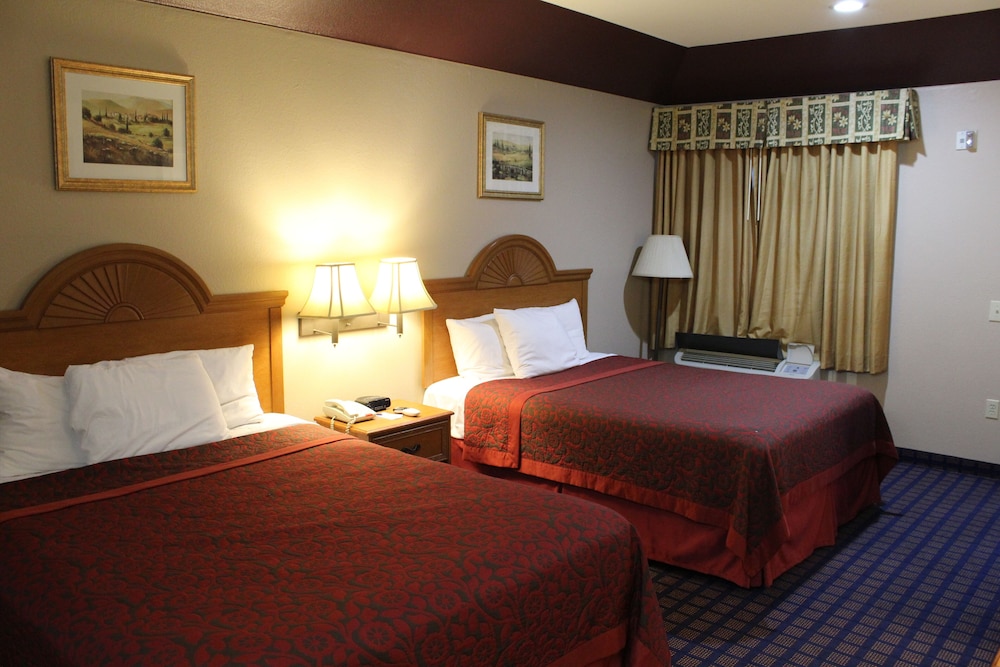 Sapphire Inn & Suites