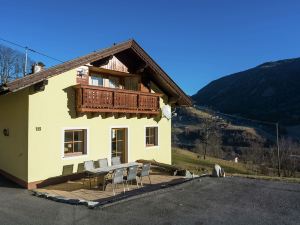 Posh Villa in Rennweg am Katschberg with Wellness and Bar