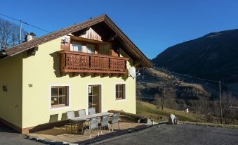 Posh Villa in Rennweg am Katschberg with Wellness and Bar