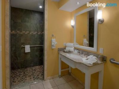 King Room with Sofa Bed and Village View - Disability Access Watkins Glen Harbor Hotel Photo