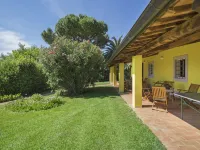 Villa il Pellicano Hôtels à proximité de : Castello Segalari