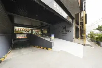 SKY HOTEL - parking