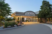 Four Points by Sheraton Chicago O'Hare Airport Отели рядом с достопримечательностью «Басс Форест-Север»