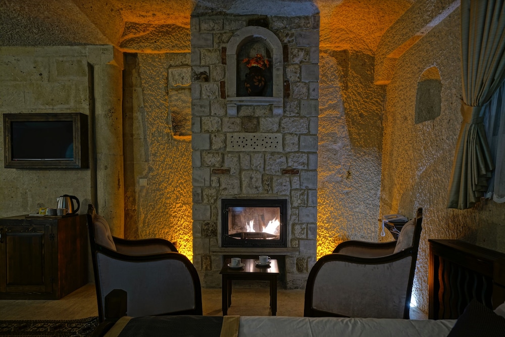 Castle Cave Hotel