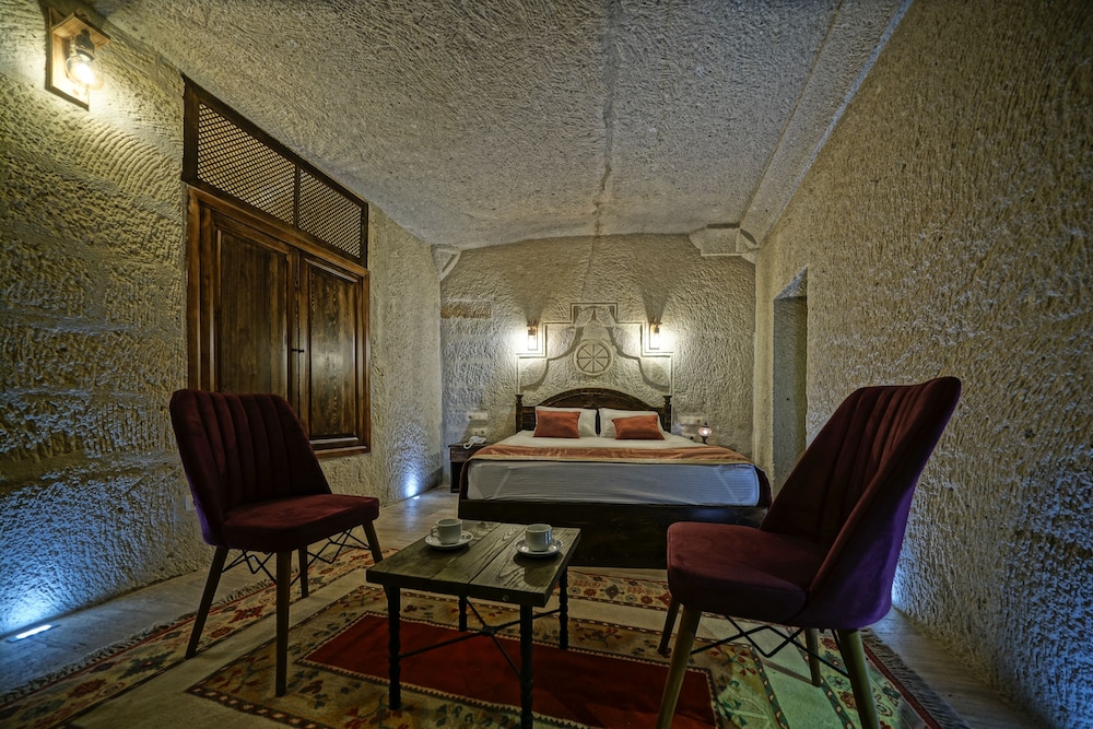 Castle Cave Hotel