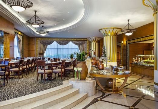 코르니쉬 호텔 아부다비 뷔페 사진