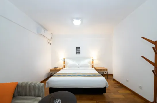 Pearl Bay Seaview Hotel (Laojie Seaview) Отели рядом с достопримечательностью «Beihai Radio and TV University»