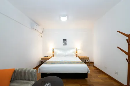 Pearl Bay Seaview Hotel (Laojie Seaview) Отели в г. Бэйхай