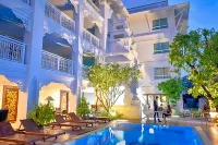 White Boutique Hotel and Spa Hotels in Wua Lai