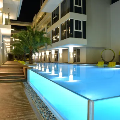 Astoria Current Hoteles cerca de Playa White