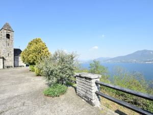 Nice Holiday Apartment With Panoramic Balcony