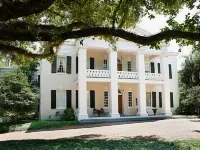 Monmouth Historic Inn Hotels near Historic Natchez Cemetery