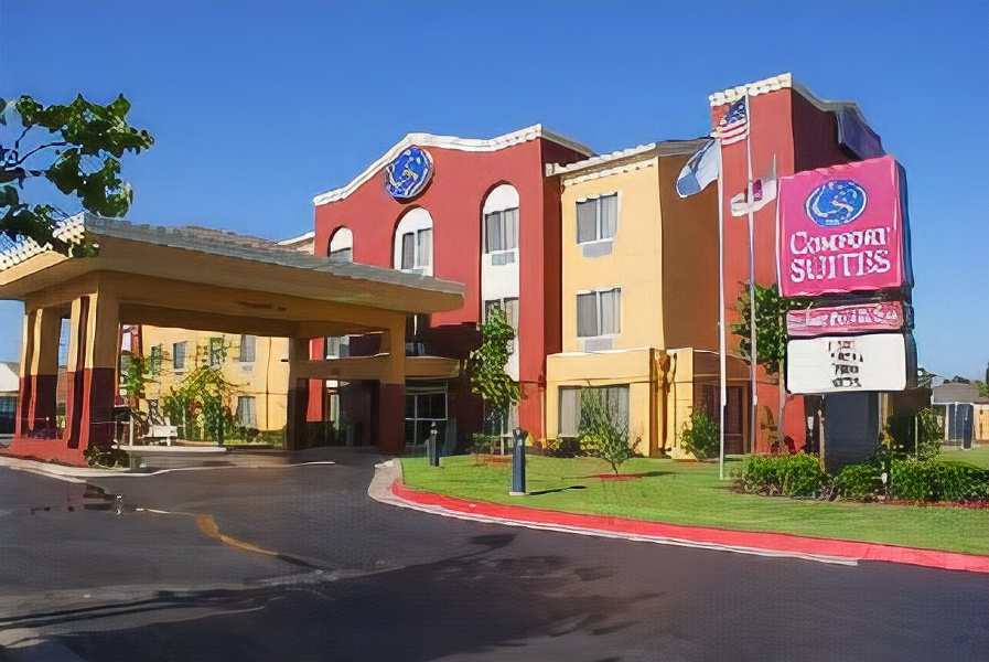 Comfort Suites Central / I-44