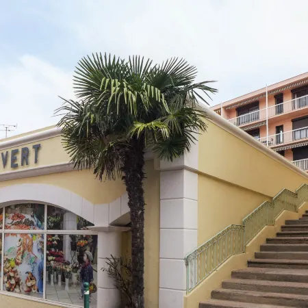 Les Pins Dorés