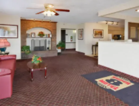 Super 8 by Wyndham Woodstock