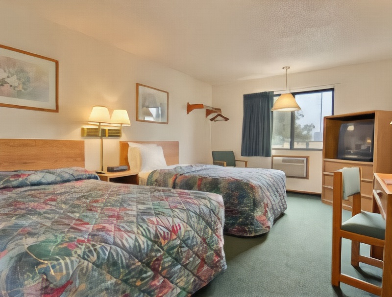 Super 8 by Wyndham Omaha NE
