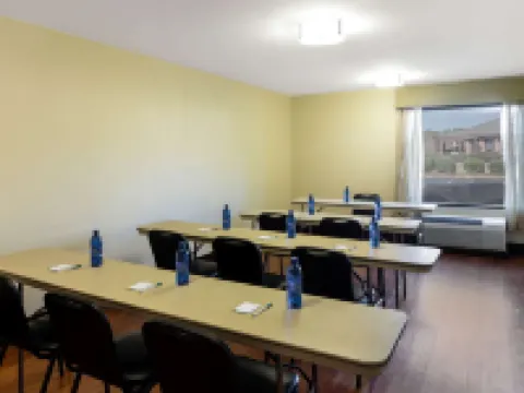 La Quinta Inn & Suites by Wyndham LaGrange / I-85 Hotels in La Grange