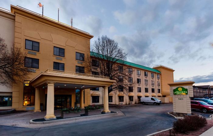 La Quinta Inn & Suites by Wyndham Milwaukee Bayshore Area