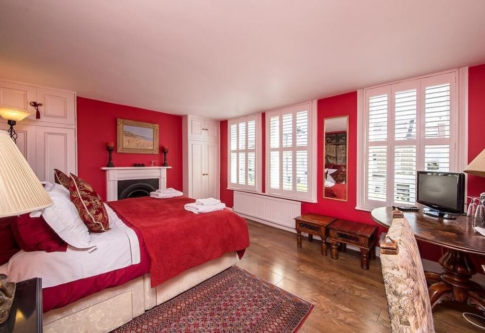 The Ville's Bed & Breakfast - Housity