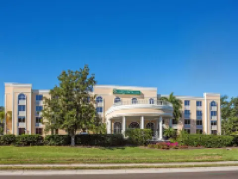 薩拉索塔市中心拉昆塔温德姆套房酒店 鄰近Ringling College of Art and Design的酒店