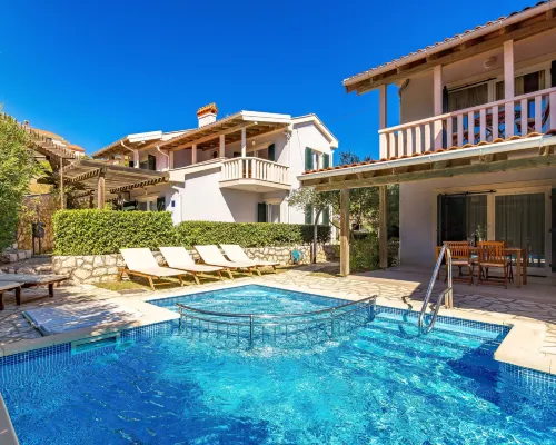 Pavica 4 Hotels in Palit