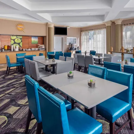 La Quinta Inn & Suites by Wyndham Miami Airport West