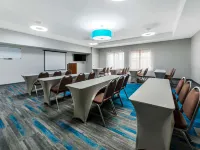 La Quinta Inn & Suites by Wyndham Orange Hotels in Orange