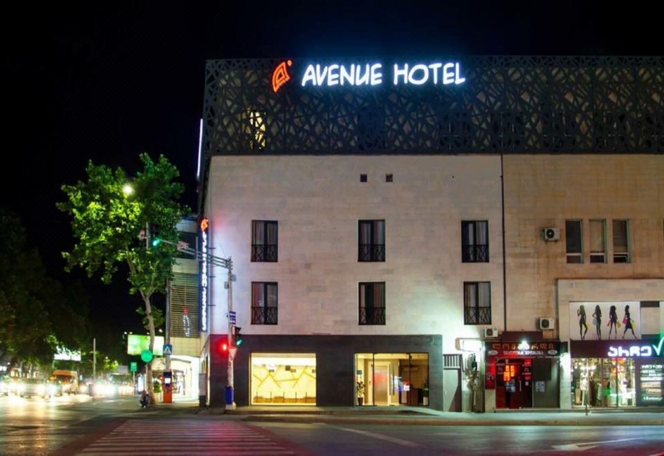 Avenue Hotel