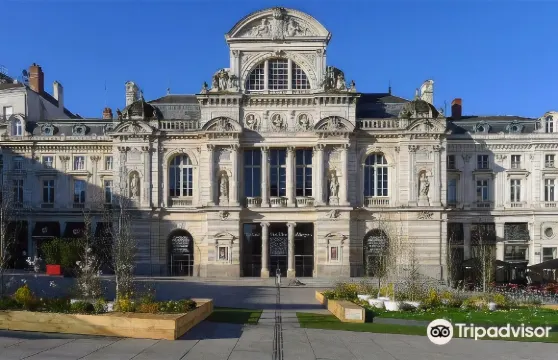 昂熱中心福煦美居酒店