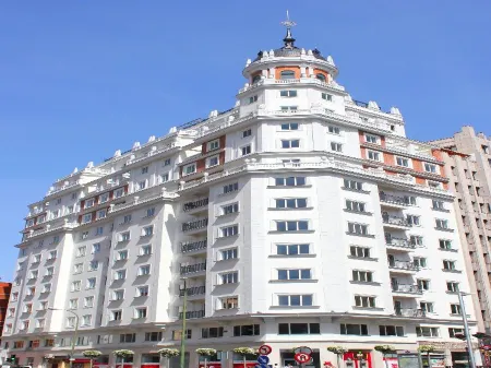 Dear Hotel Madrid Отели рядом с достопримечательностью «Небоскреб "Испания"»