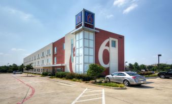 Motel 6 Roanoke, TX - Northlake - Speedway