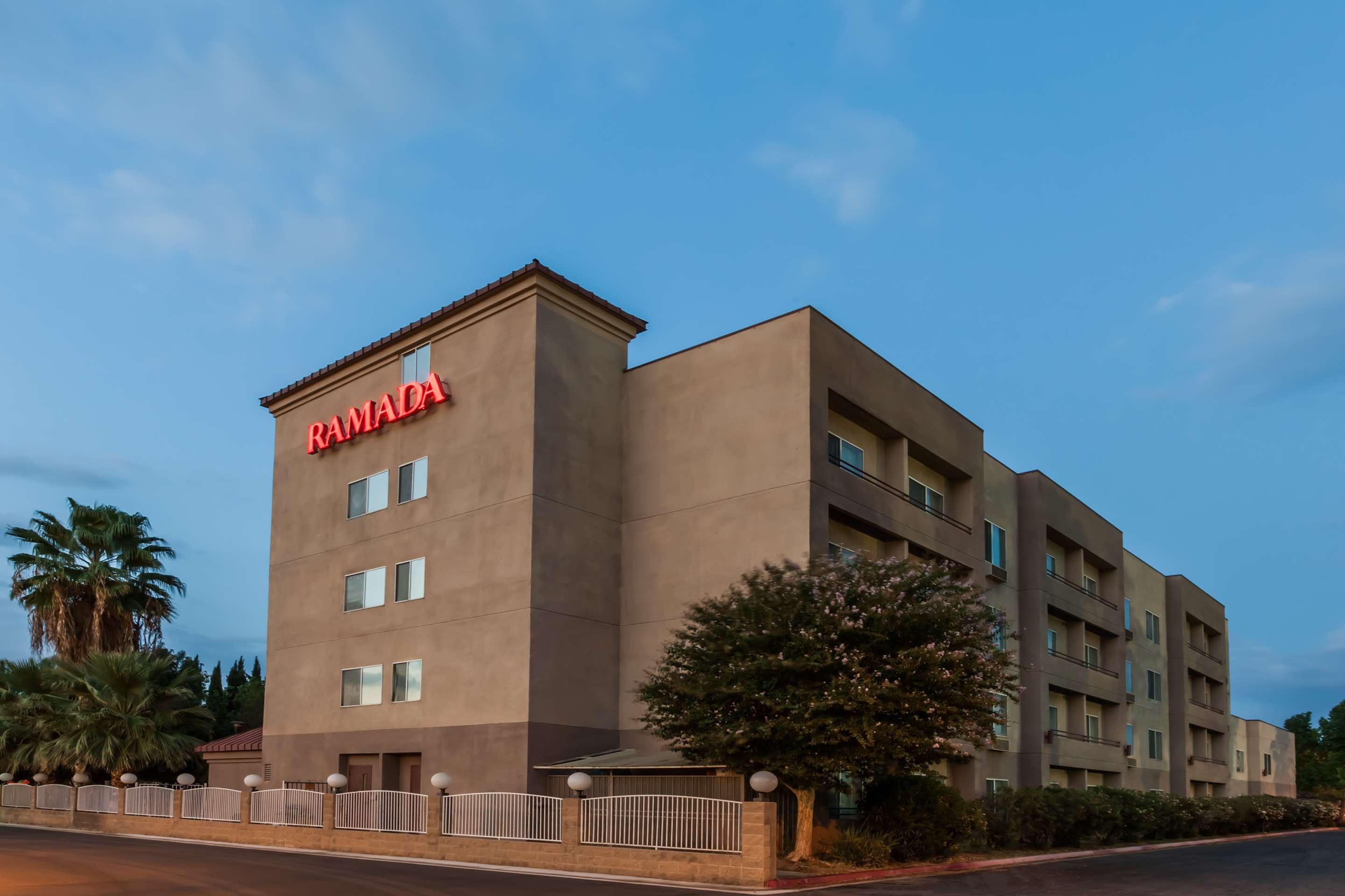 Ramada by Wyndham Bakersfield North