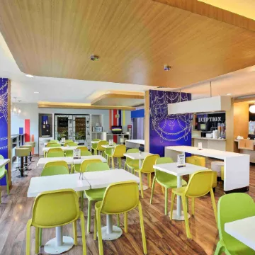 Holiday Inn Express AHMEDABAD PRAHLAD NAGAR by IHG Отели рядом с достопримечательностью «Торговый центр Alpha One»
