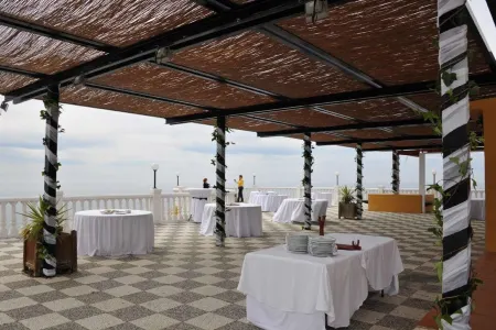 Hotel Salobreña Suites