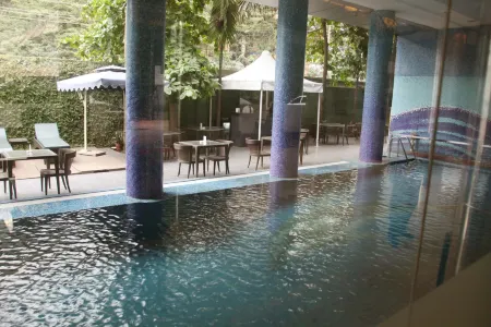 Saj Luciya -A Classified 4 Star Hotel Отели рядом с достопримечательностью «Пазхавангаэди Сри Маха Ганапати Темпл»