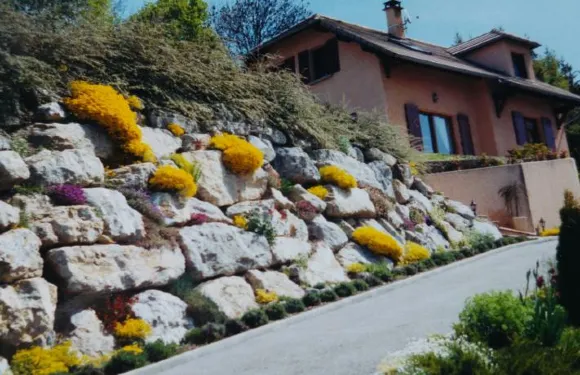 萊斯羅什弗勒伊斯旅館