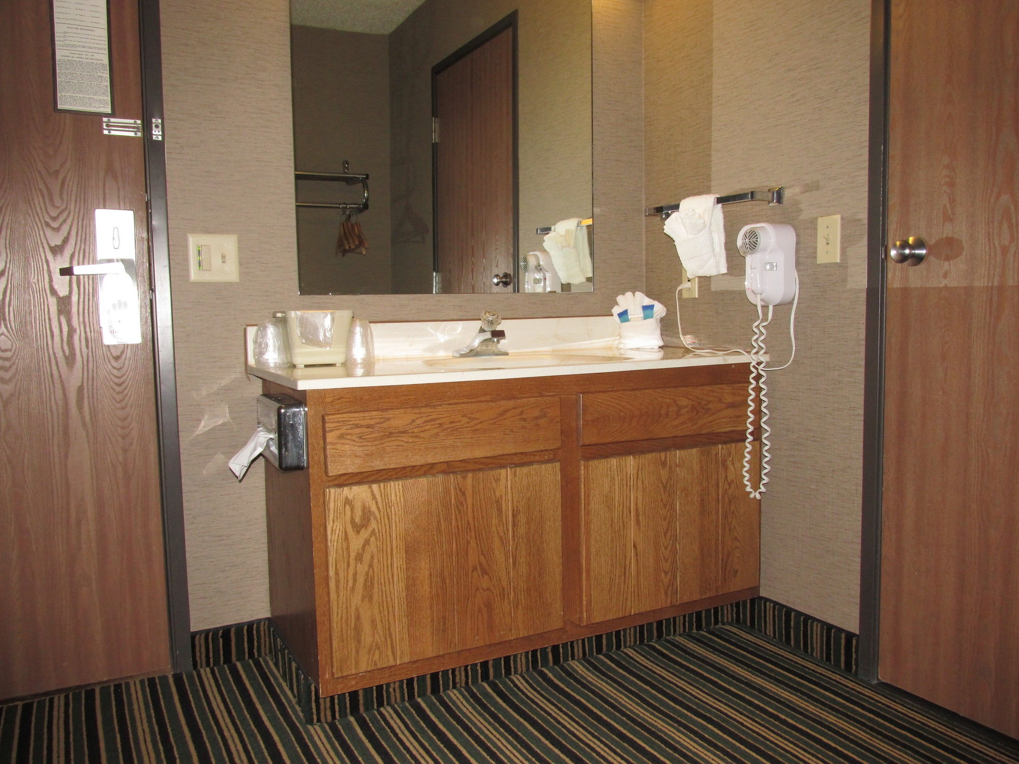 Woodfield Inn and Suites