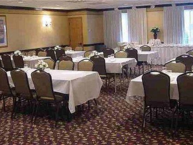 Country Inn & Suites by Radisson, Youngstown West, Oh